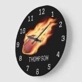 Fußball-Thema personalisierter Name Große Wanduhr (Winkel)
