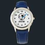Fußball-Uhr für Kinder mit personalisiertem Namen Armbanduhr<br><div class="desc">Fußball-Ball-Uhr für Kinder mit personalisiertem Namen drucken Persönliche Armbanduhren für Fußballspieler und Fans. Niedliche Geburtstag Geschenkidee für Jungen und Mädchen. Erhältlich in Blau, Rosa, Rot etc. Sportliches Design mit nummerierter Wählplatte. Niedliche Mannschaft bevorzugen Geschenkidee als Fußball-Coach oder Fußball Mama / Papa geben. Machen Sie sich ein für Sohn, Bruder, Enkel,...</div>