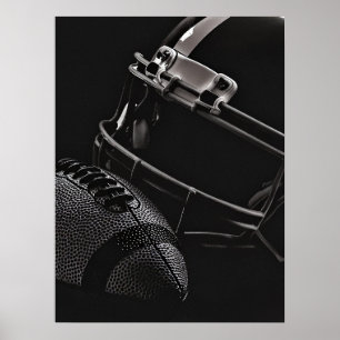 Fußball und Helm Dunkel Dramatisch Poster