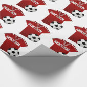Fußball und Jersey im Rot Geschenkpapier (Ecke)