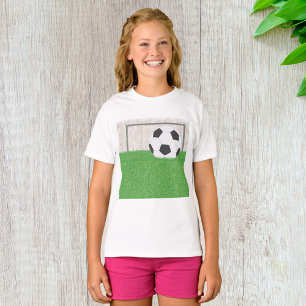 Fußball und Torpfosten auf grünem Grasfeld T-Shirt