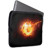 Fußball unter Feuer, Ball, Fußball Laptopschutzhülle (Vorne Rechts)