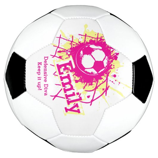 Fußball-Verteidigungsmädchen mit personalisiertem Fußball (Gedreht)