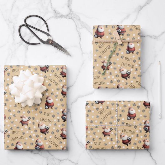 Fußball-Weihnachtsmann am Strand Geschenkpapier Set (Vorderseite)