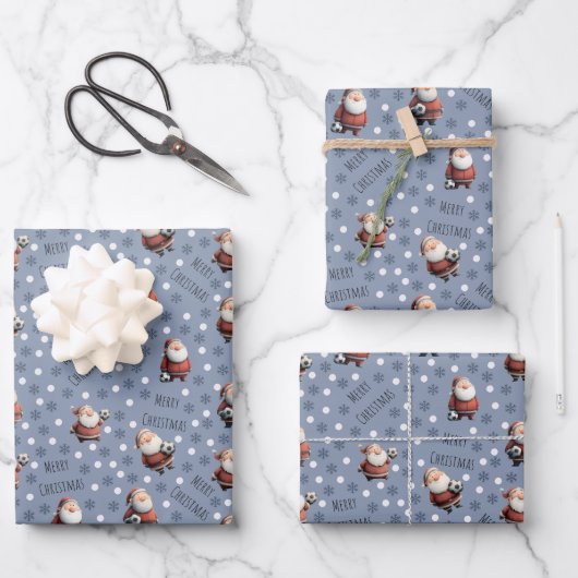 Fußball-Weihnachtsmann auf dunklem Grau-Blau Geschenkpapier Set (Vorderseite)
