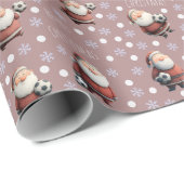Fußball-Weihnachtsmann auf gräulichem Rosa Geschenkpapier (Rolleneckpunkt)