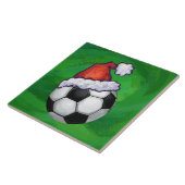 Fußball-Weihnachtsmannmütze auf Grün Fliese (Seite)