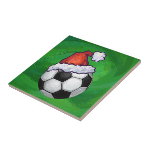 Fußball-Weihnachtsmannmütze auf Grün Fliese