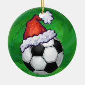 Fußball-Weihnachtsmannmütze auf Grün Keramik Ornament (Vorne)