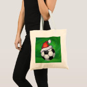 Fußball-Weihnachtsmannmütze auf Grün Tragetasche (Vorderseite (Produkt))