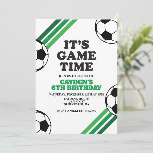 Fußball-Zeit Grüne Streifen Geburtstag Einladung (Stehend Vorderseite)