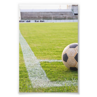 Fußballball auf Feldbahn Fotodruck