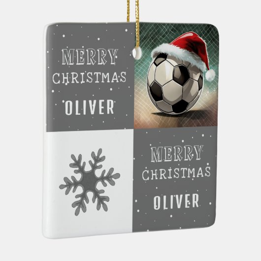 Fußballball mit Weihnachtsmannmütze Schneeflocke Keramikornament (Rechts)