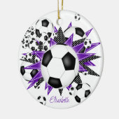 Fußballbälle mit lila schwarzen Sternen spielen Keramik Ornament (Links)