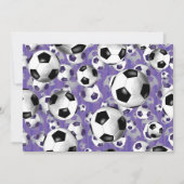 Fußballbälle überall Fußball Party lila Einladung (Vorderseite)