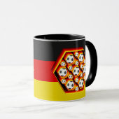 Fussbälle in glühenden Waben Tasse (VorderseiteRechts)