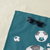 Fußbälle mit aquamarinen grauen Sternen ihr Name Strandtuch (Beispiel)