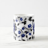 Fußbälle Muster blauer schwarzer individuelle Name Kaffeetasse (Mittel)