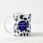 Fußbälle Muster blauer schwarzer individuelle Name Kaffeetasse (Links)