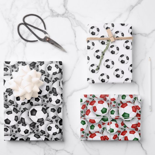 Fußbälle Muster Weihnachten oder jeder Anlass Geschenkpapier Set (Vorderseite)