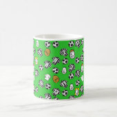 Fußbälle, schwarze Streifen & Lüfter Größeres Must Kaffeetasse (Mittel)