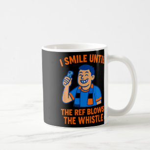 Fußballfan I lächle, bis der Schiedsrichter pfeift Kaffeetasse