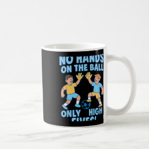 Fußballfans High Fives Teamgeist Grafikdesign  Kaffeetasse