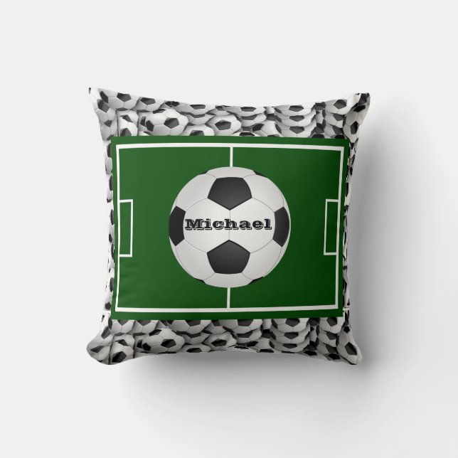 Fußballfeld und Bälle Personalisiert Kissen (Vorderseite)
