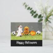 Fußballfröhliches Halloween mit Bälle auf grünem G Postkarte (Stehend Vorderseite)
