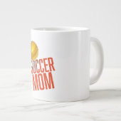 Fußballmutter Jumbo-Tasse (Vorderseite Rechts)