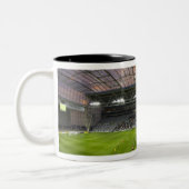 Fußballspiel, Forsyth Barr Stadium, Dunedin Zweifarbige Tasse (Links)