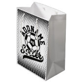 Fußballspieler ADD NAME Football Team Personalisie Mittlere Geschenktüte (Rückseite Schrägansicht)