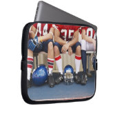 Fußballspieler auf der Bank 2 Laptopschutzhülle (Vorne Rechts)