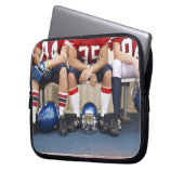 Fußballspieler auf der Bank 2 Laptopschutzhülle (Vorderseite Links)