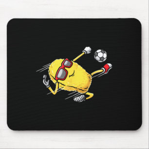 Fußballspieler Chicken Nugget spielt Fußball Mädch Mousepad