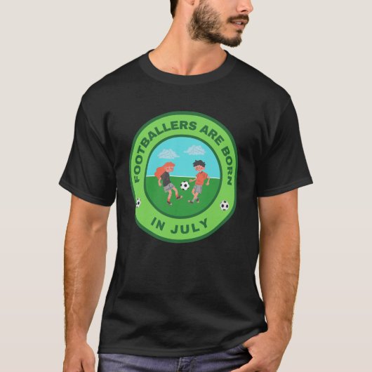 Fußballspieler sind im Juli im alternativen Design T-Shirt (Vorderseite)