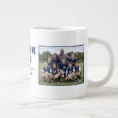 Fußballtrainer Danke Teamfoto Jumbo-Tasse (Rechts)