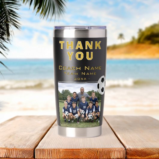 Fußballtrainer-Teamfoto Thermobecher (Strand (gedreht))