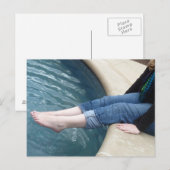 Füße in Brunnen Postkarte (Vorne/Hinten)