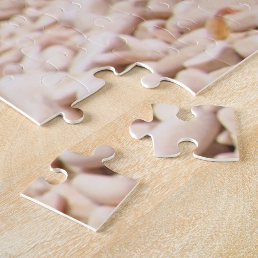 Füße mit Nagellack auf dem Strand Puzzle (Seite)