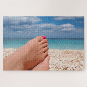Füße mit Nagellack auf dem Strand Puzzle