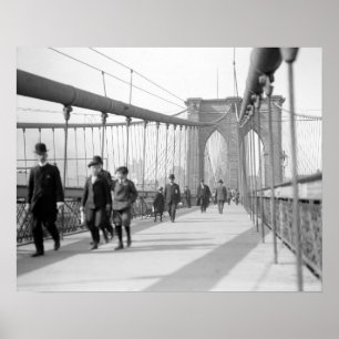 Fußgänger der Brooklyn Bridge, 1909. Vintage-Foto Poster