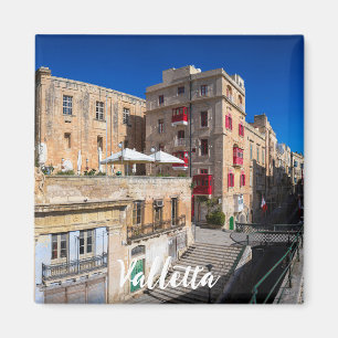 Fußgängerbrücke, schmale Straße mit Treppe in Vall Magnet