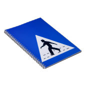 Fußgängerübergangsschild in Omani - Muscat, Oman Notizblock (Rechte Seite)