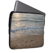 Fußspuren im Sand Laptopschutzhülle (Vorne Rechts)