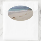 Fußspuren in Sand Beach Ovaler Aufkleber (Tasche)