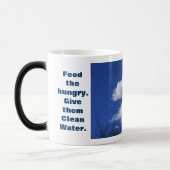 Füttern Sie die Welt geben ihnen die globalen Verwandlungstasse (Links)