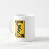 Füttern Sie nicht das Minotaurs Kaffeetasse (Vorderseite Links)