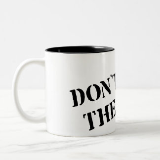 FÜTTERN SIE NICHT DEN BÄREN ZWEIFARBIGE TASSE