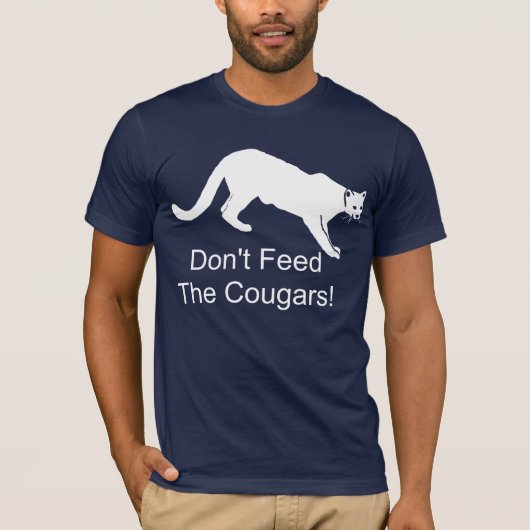 Füttern Sie nicht die Cougars! T-Shirt (Vorderseite)